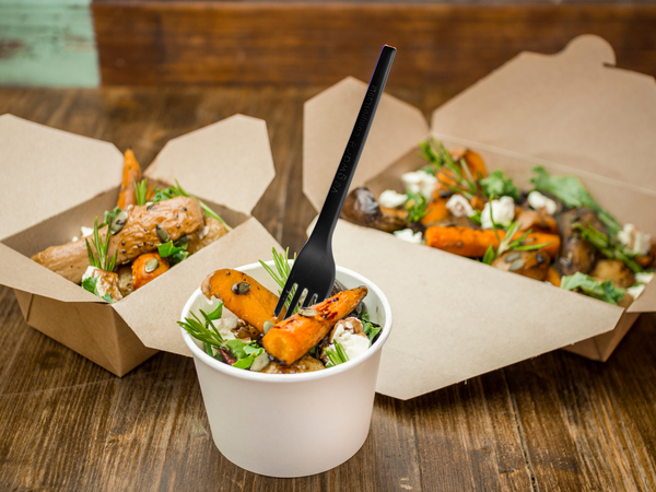 Vegware_concept_foodcartons_1670_SC-10_1669_Autumn-salad-fork-landscape_1507_blackfork-600x450-491dfb2.webp